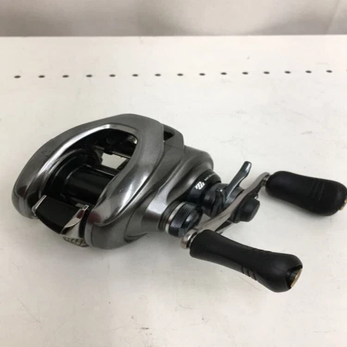 Shimano 15 Metanium DC HG Right Gear Bait Casting Reel Used