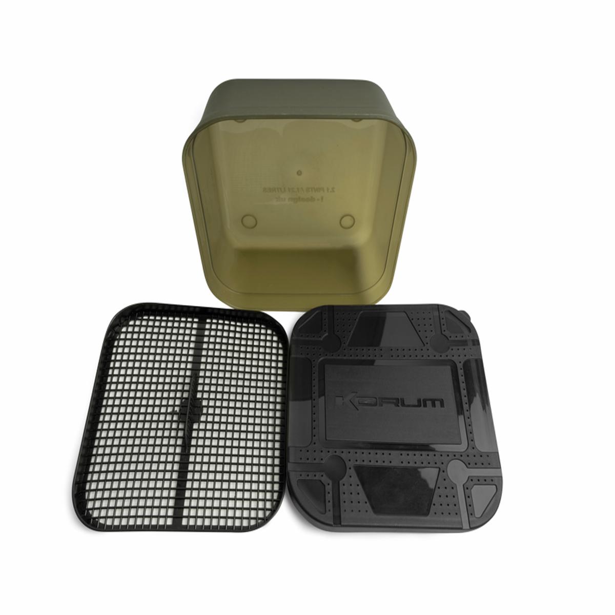 Korum Maggot Tub 2 Pint & Riddle