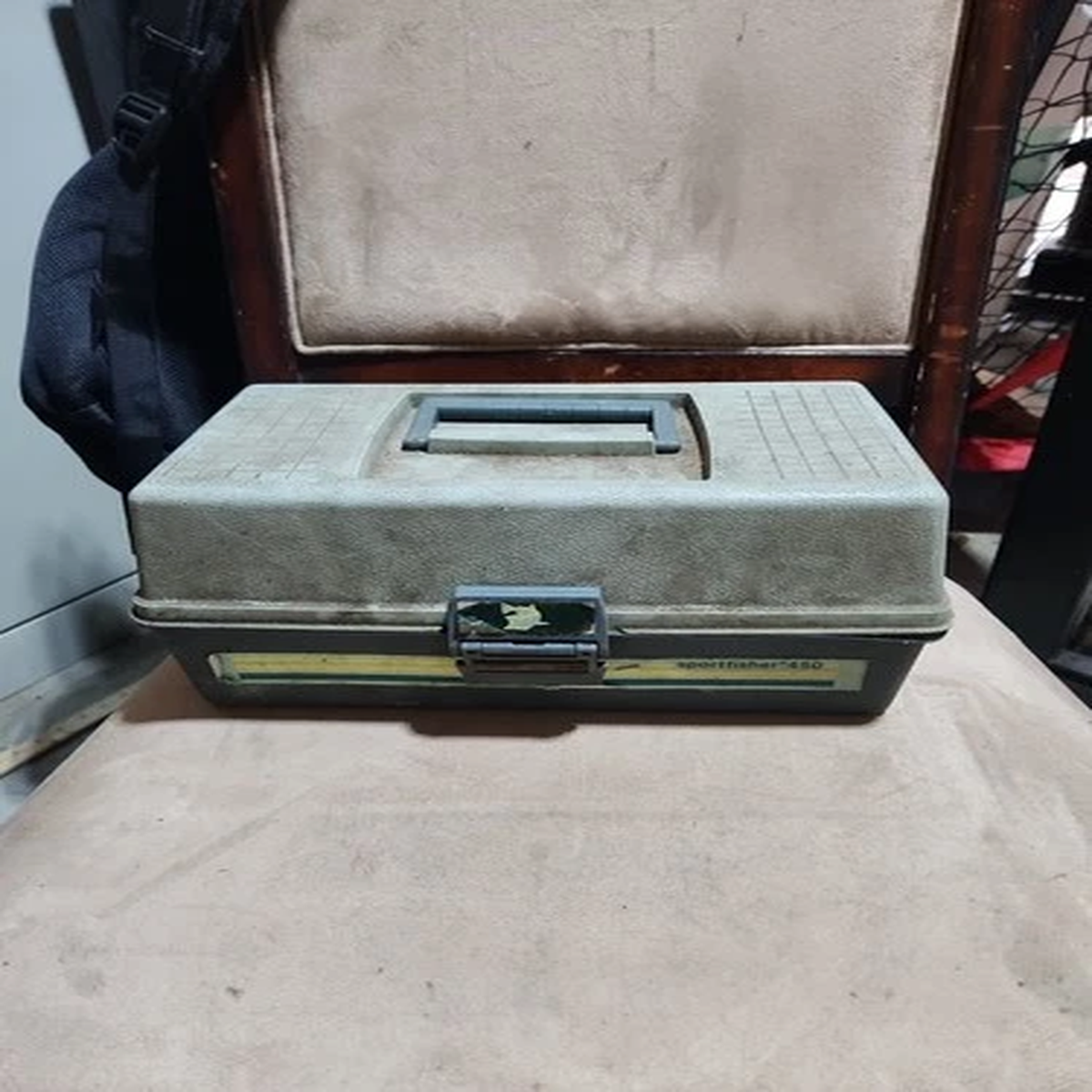 Vintage Sportfisher Tackle Box 450 2 Trays. In VGC. Durable Lid Sprung & Dirty